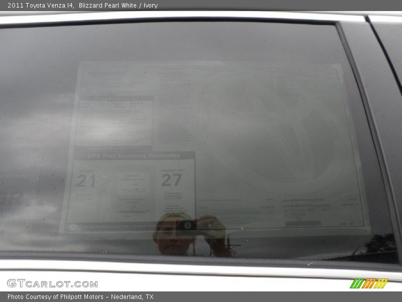 Blizzard Pearl White / Ivory 2011 Toyota Venza I4