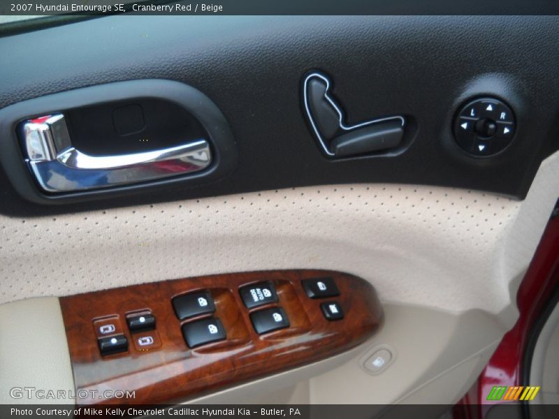 Cranberry Red / Beige 2007 Hyundai Entourage SE