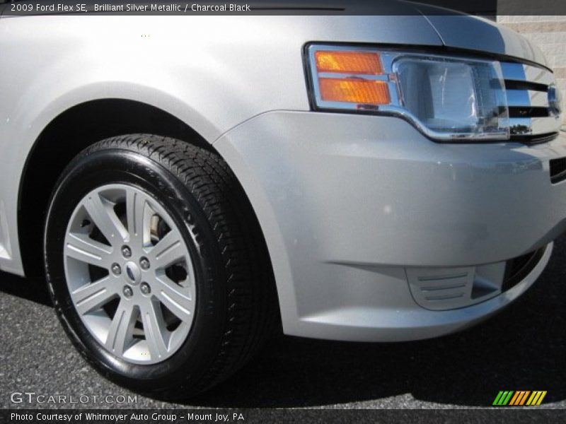 Brilliant Silver Metallic / Charcoal Black 2009 Ford Flex SE