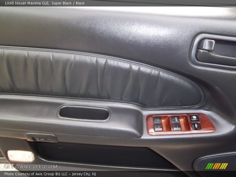 Super Black / Black 1998 Nissan Maxima GLE