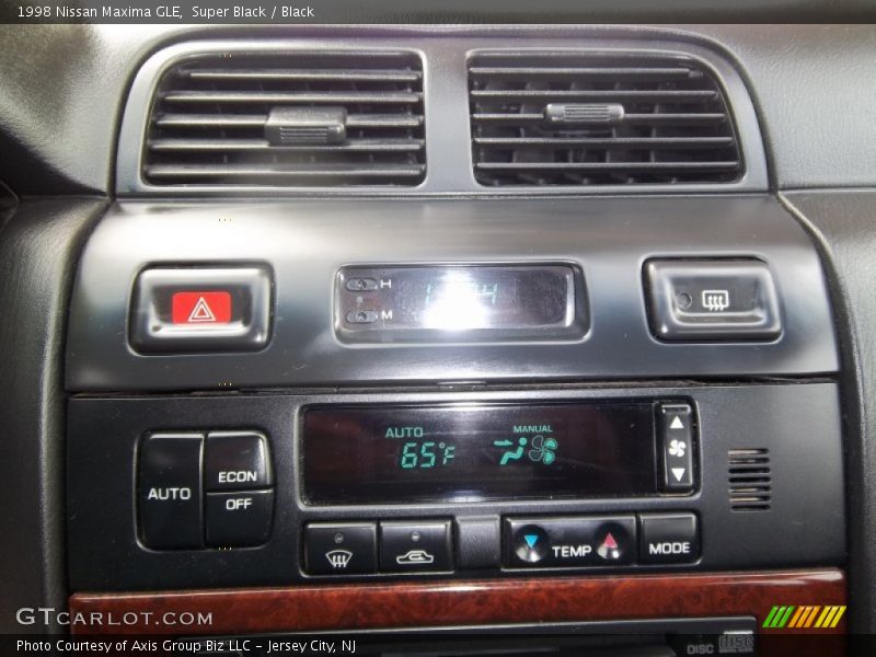 Super Black / Black 1998 Nissan Maxima GLE