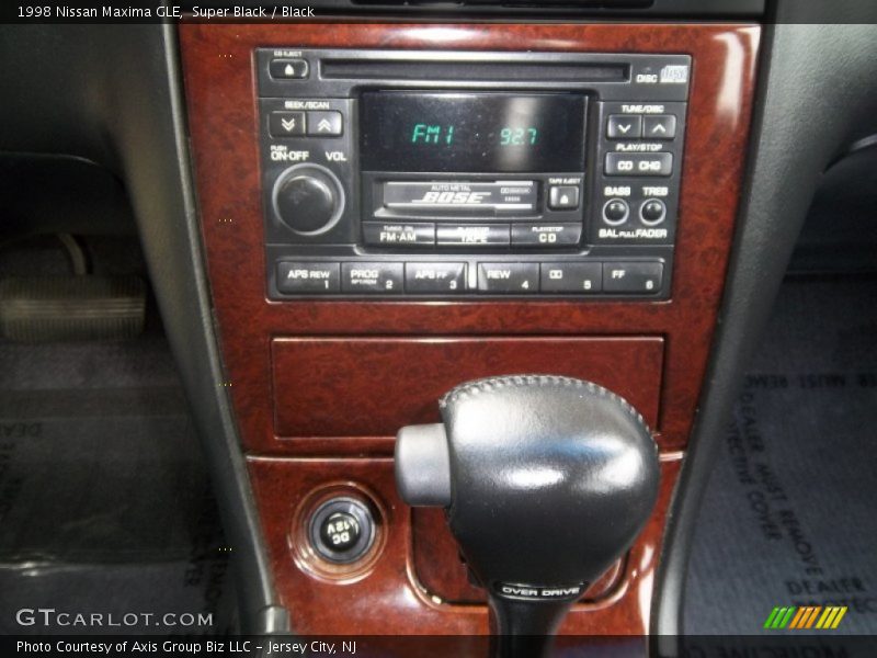 Super Black / Black 1998 Nissan Maxima GLE