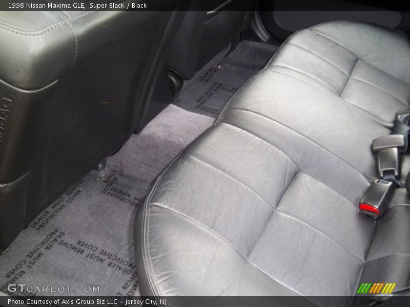 Super Black / Black 1998 Nissan Maxima GLE