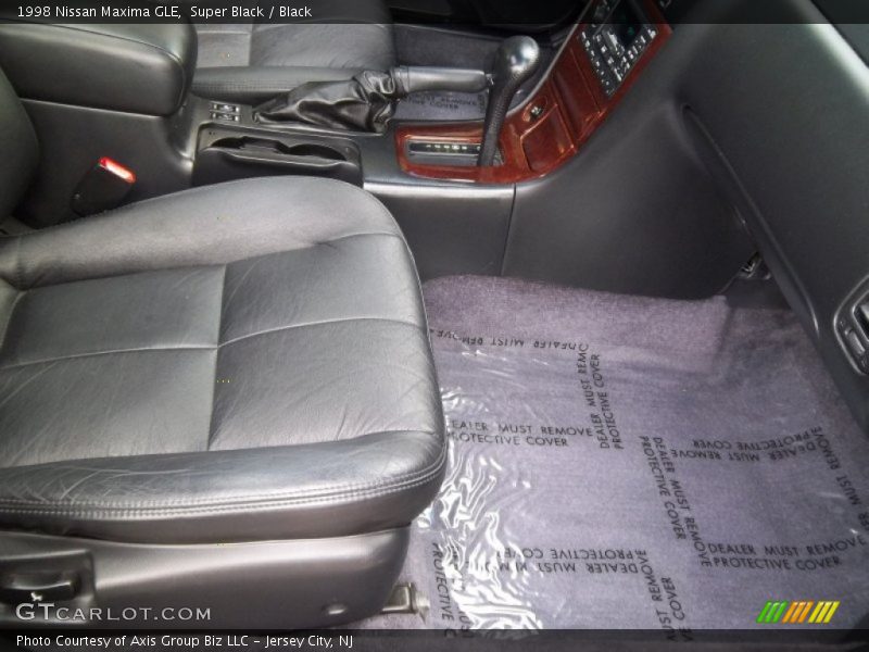 Super Black / Black 1998 Nissan Maxima GLE