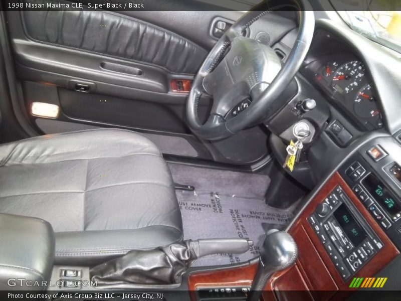 Super Black / Black 1998 Nissan Maxima GLE