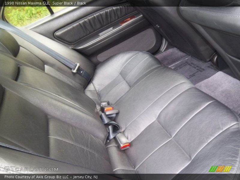 Super Black / Black 1998 Nissan Maxima GLE