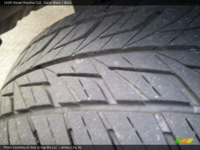 Super Black / Black 1998 Nissan Maxima GLE
