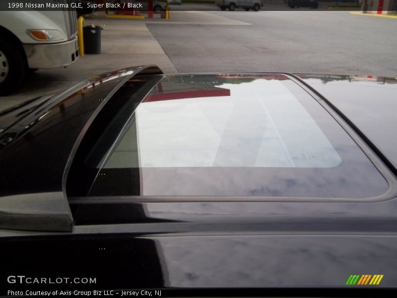 Super Black / Black 1998 Nissan Maxima GLE