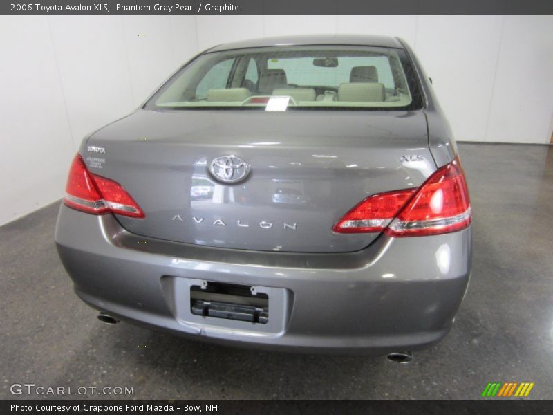 Phantom Gray Pearl / Graphite 2006 Toyota Avalon XLS