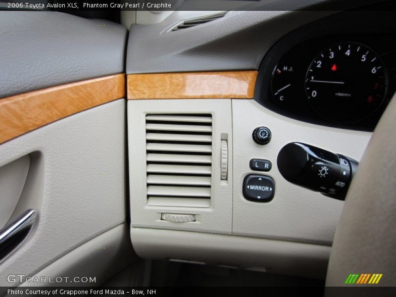 Phantom Gray Pearl / Graphite 2006 Toyota Avalon XLS
