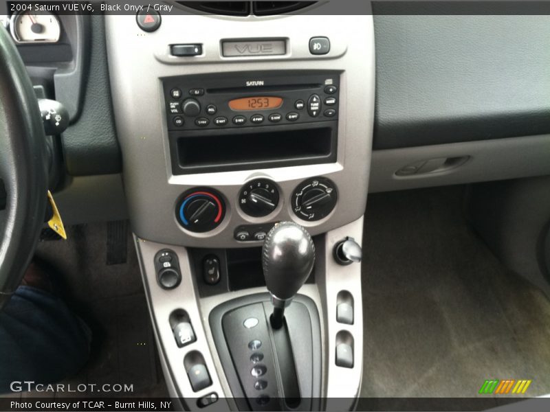 Black Onyx / Gray 2004 Saturn VUE V6
