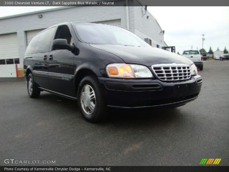 Front 3/4 View of 2000 Venture LT