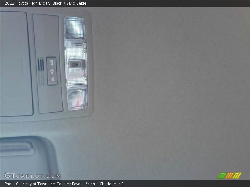 Black / Sand Beige 2012 Toyota Highlander