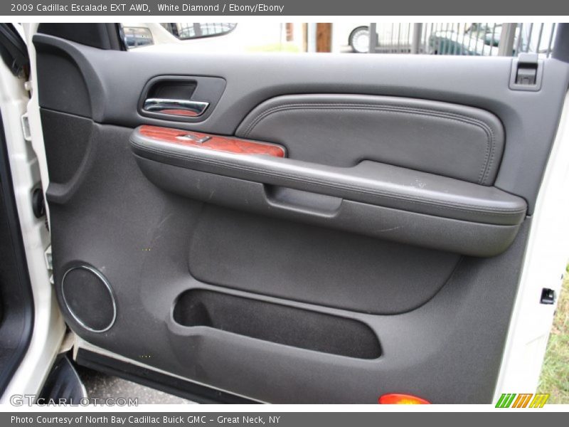 White Diamond / Ebony/Ebony 2009 Cadillac Escalade EXT AWD