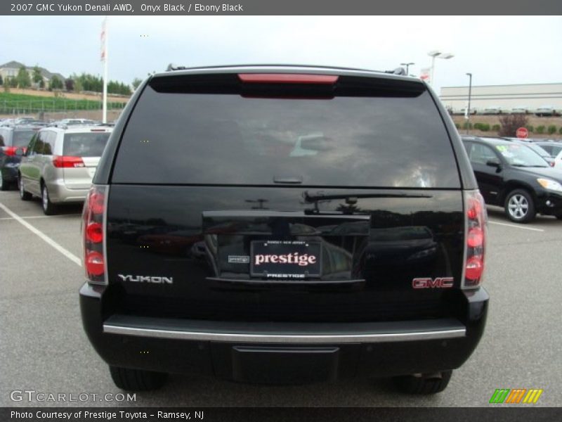 Onyx Black / Ebony Black 2007 GMC Yukon Denali AWD