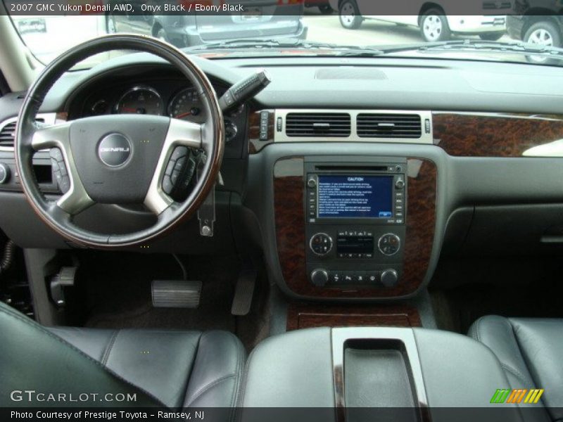 Onyx Black / Ebony Black 2007 GMC Yukon Denali AWD