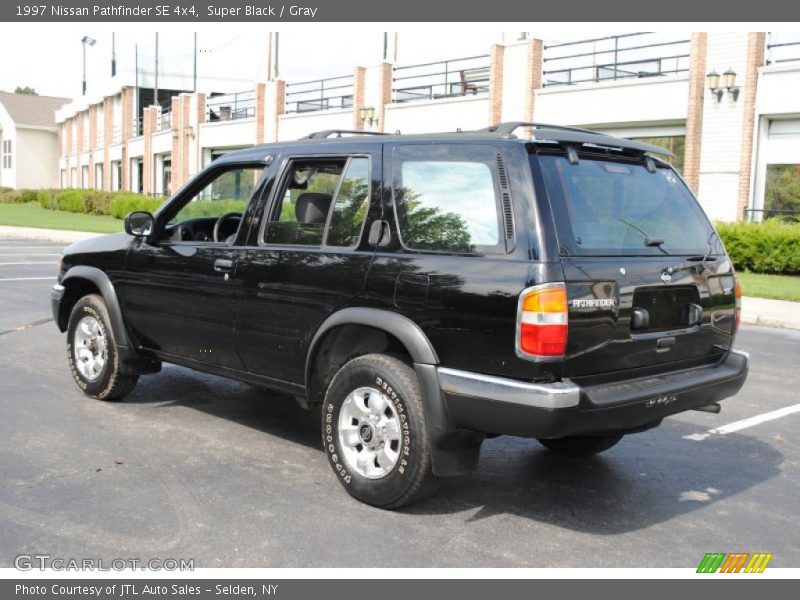 Super Black / Gray 1997 Nissan Pathfinder SE 4x4