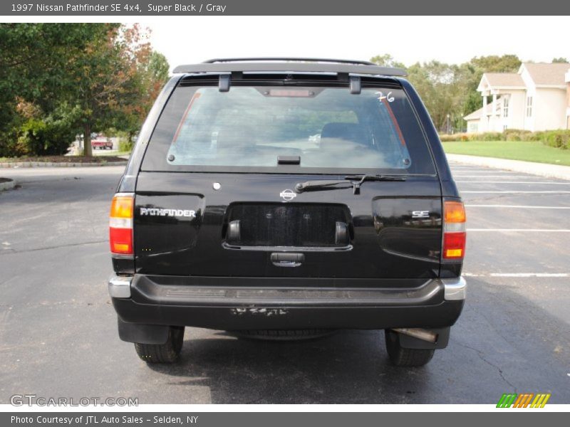 Super Black / Gray 1997 Nissan Pathfinder SE 4x4