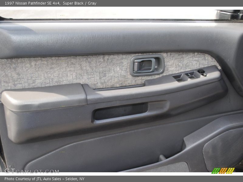 Super Black / Gray 1997 Nissan Pathfinder SE 4x4