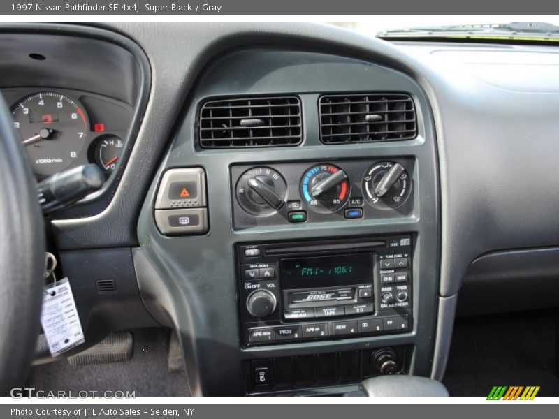 Controls of 1997 Pathfinder SE 4x4