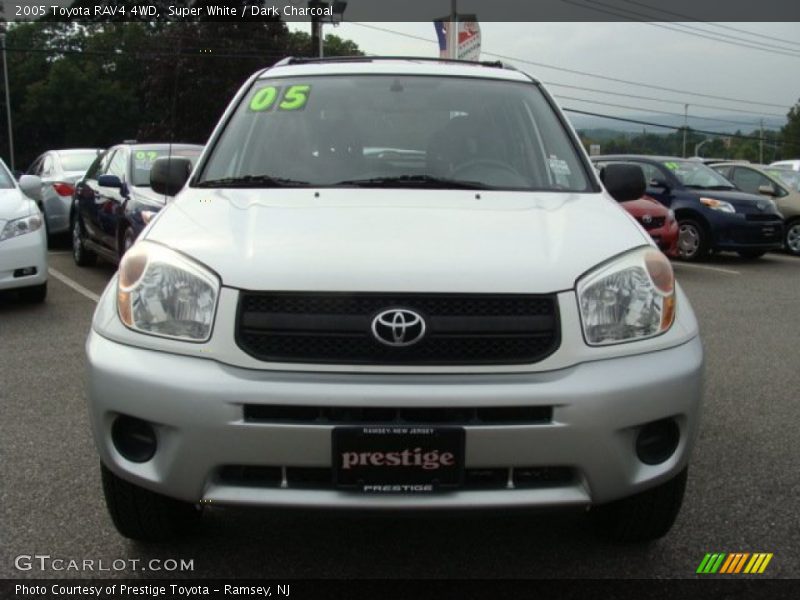 Super White / Dark Charcoal 2005 Toyota RAV4 4WD