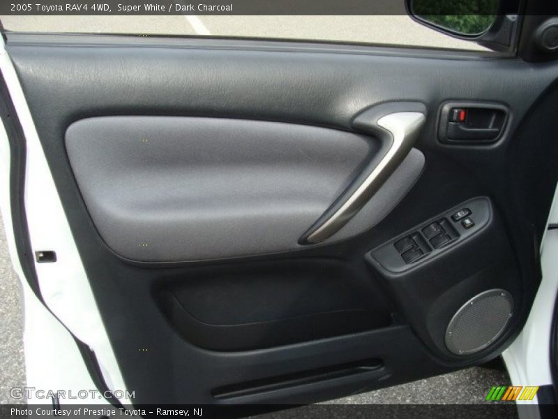 Super White / Dark Charcoal 2005 Toyota RAV4 4WD