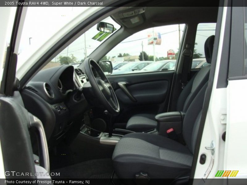 Super White / Dark Charcoal 2005 Toyota RAV4 4WD
