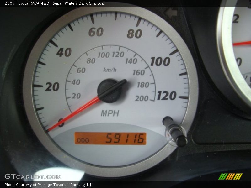 Super White / Dark Charcoal 2005 Toyota RAV4 4WD