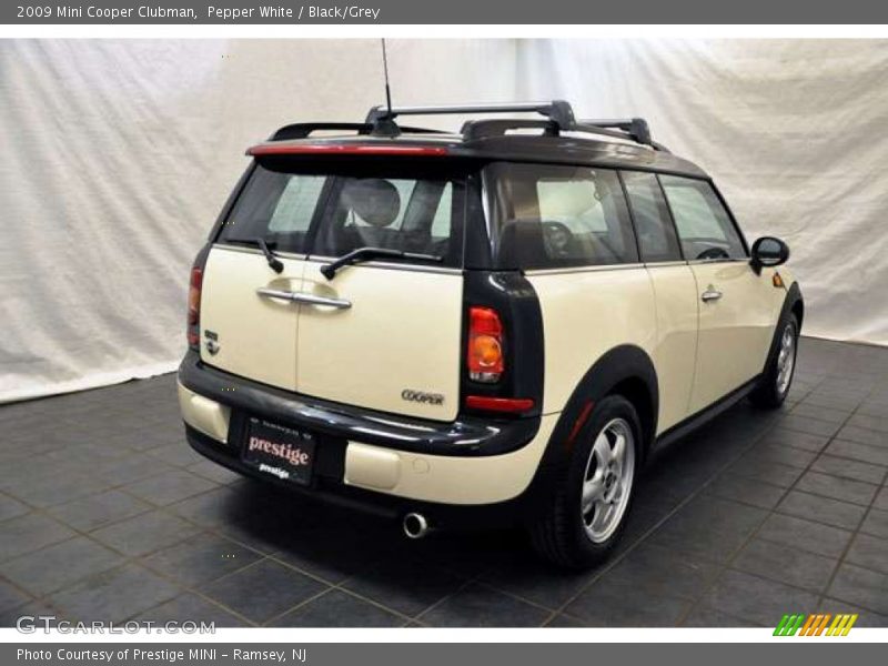 Pepper White / Black/Grey 2009 Mini Cooper Clubman