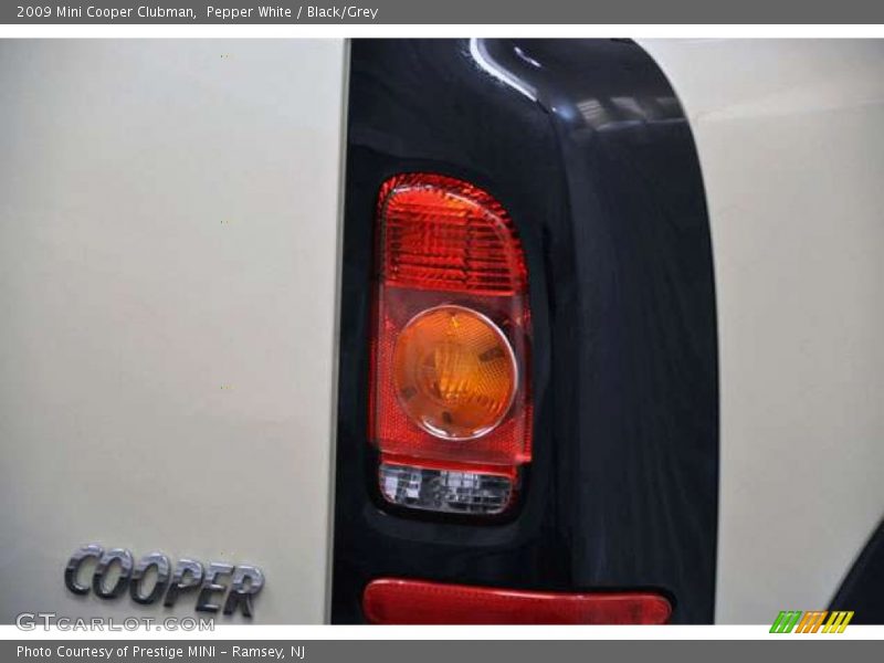 Pepper White / Black/Grey 2009 Mini Cooper Clubman