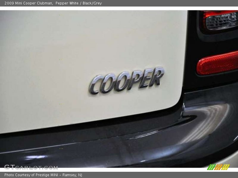 Pepper White / Black/Grey 2009 Mini Cooper Clubman