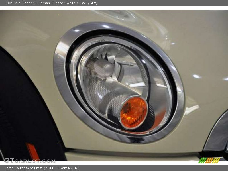 Pepper White / Black/Grey 2009 Mini Cooper Clubman