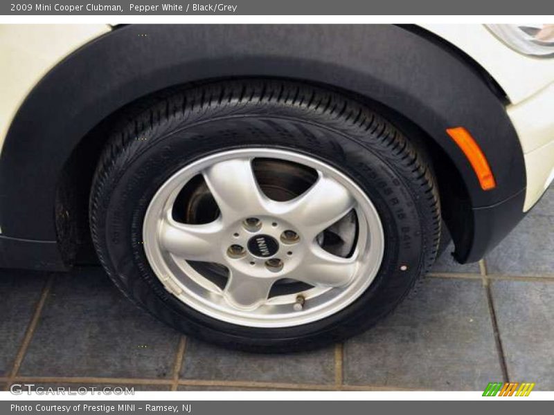 Pepper White / Black/Grey 2009 Mini Cooper Clubman
