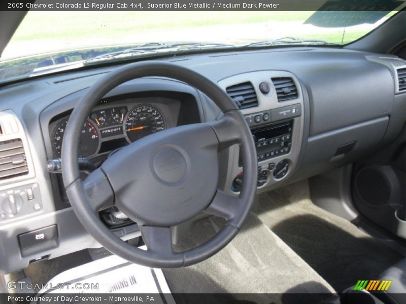 Dashboard of 2005 Colorado LS Regular Cab 4x4