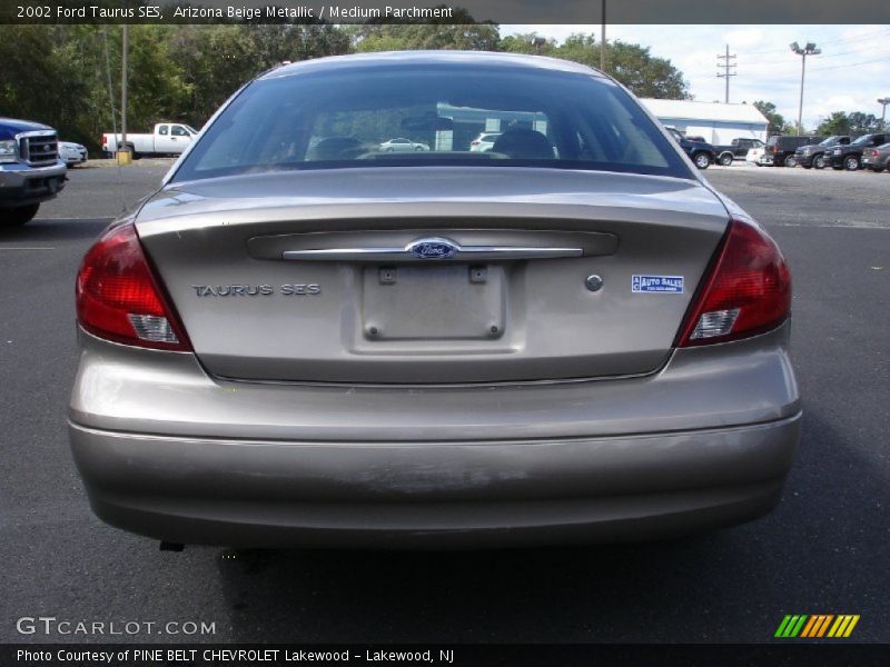 Arizona Beige Metallic / Medium Parchment 2002 Ford Taurus SES