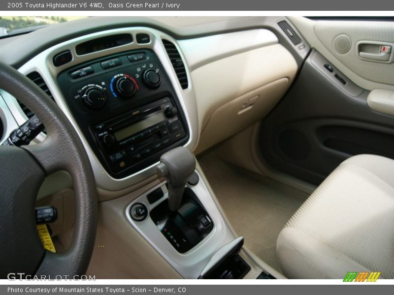 Oasis Green Pearl / Ivory 2005 Toyota Highlander V6 4WD