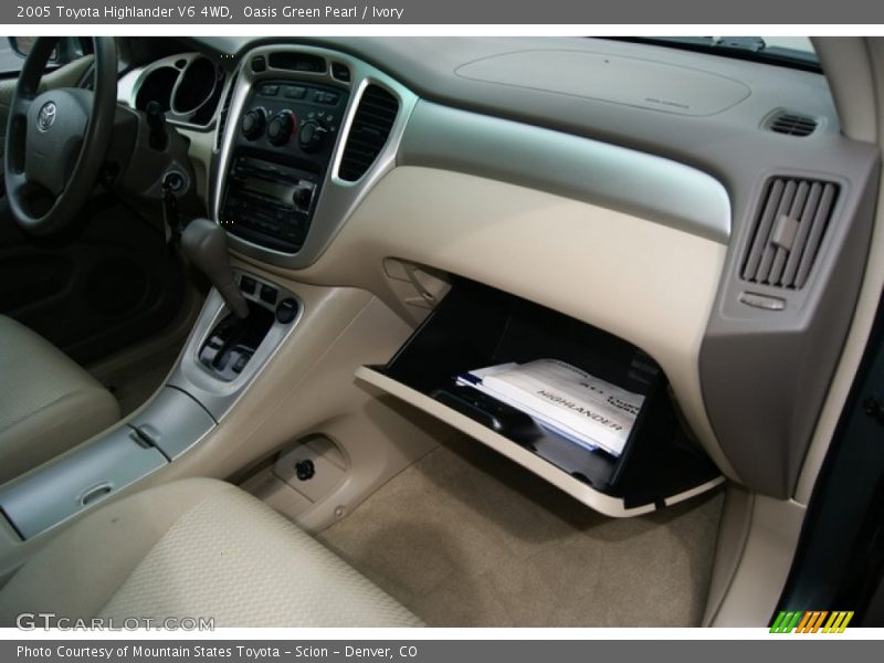Oasis Green Pearl / Ivory 2005 Toyota Highlander V6 4WD