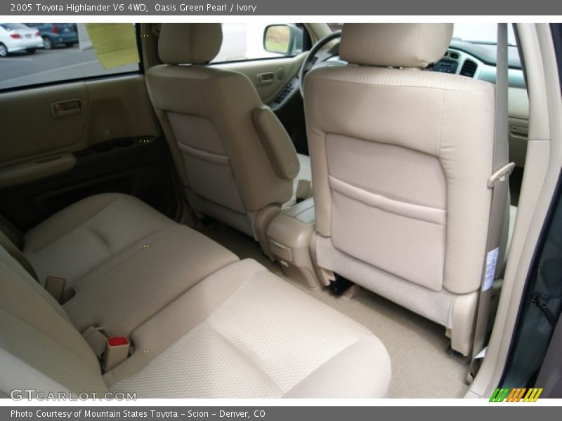 Oasis Green Pearl / Ivory 2005 Toyota Highlander V6 4WD