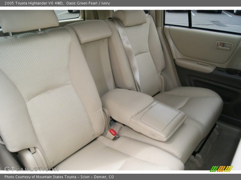Oasis Green Pearl / Ivory 2005 Toyota Highlander V6 4WD