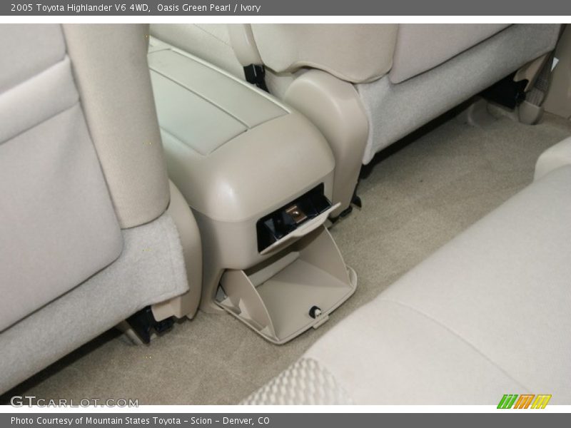 Oasis Green Pearl / Ivory 2005 Toyota Highlander V6 4WD