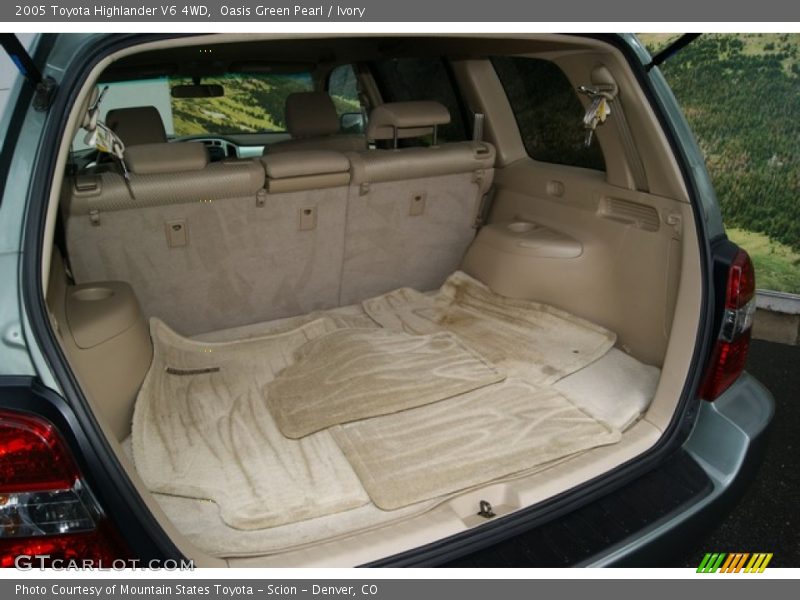 Oasis Green Pearl / Ivory 2005 Toyota Highlander V6 4WD