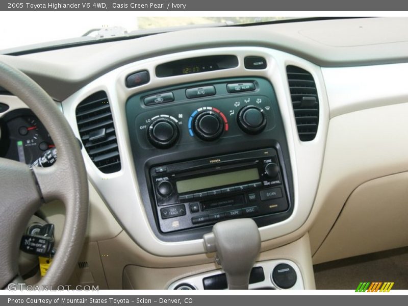 Oasis Green Pearl / Ivory 2005 Toyota Highlander V6 4WD