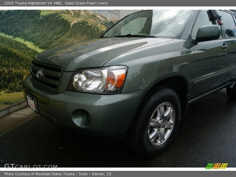 Oasis Green Pearl / Ivory 2005 Toyota Highlander V6 4WD