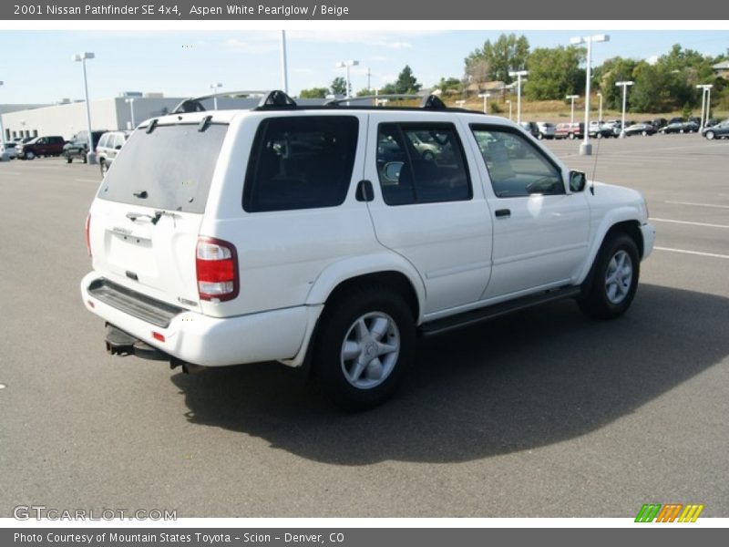 Aspen White Pearlglow / Beige 2001 Nissan Pathfinder SE 4x4