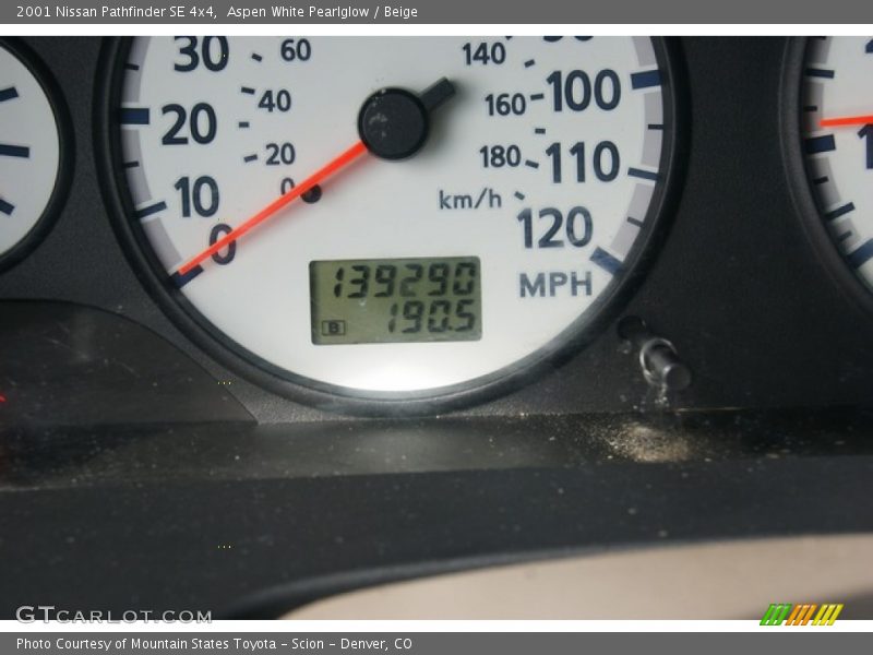 Aspen White Pearlglow / Beige 2001 Nissan Pathfinder SE 4x4