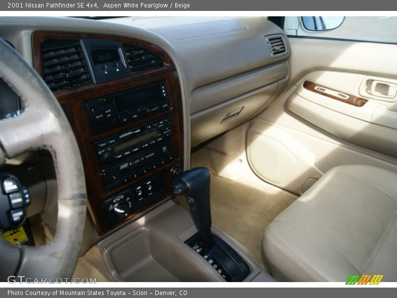 Aspen White Pearlglow / Beige 2001 Nissan Pathfinder SE 4x4