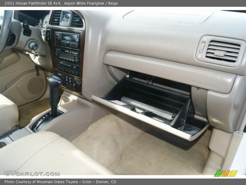 Aspen White Pearlglow / Beige 2001 Nissan Pathfinder SE 4x4