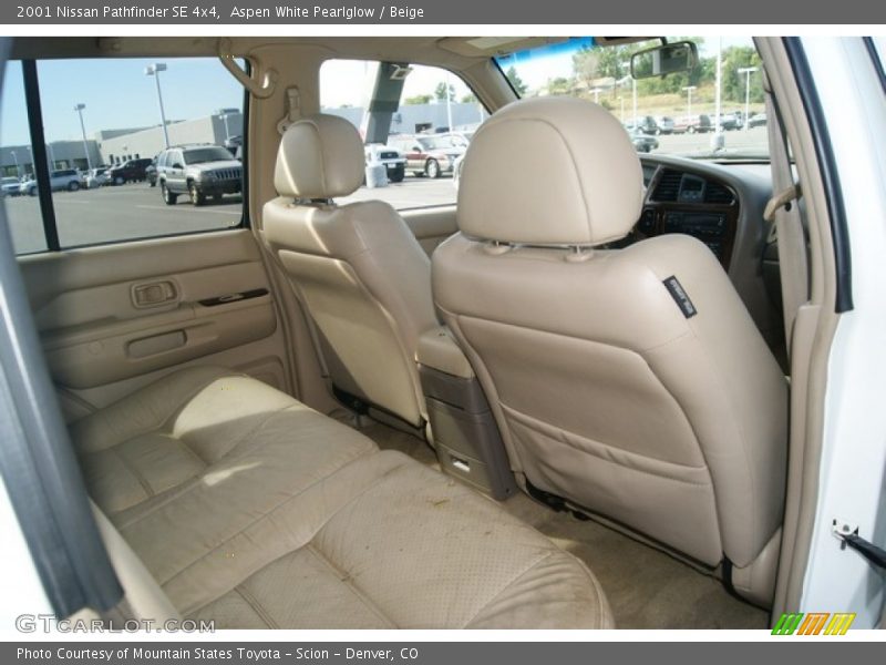 Aspen White Pearlglow / Beige 2001 Nissan Pathfinder SE 4x4