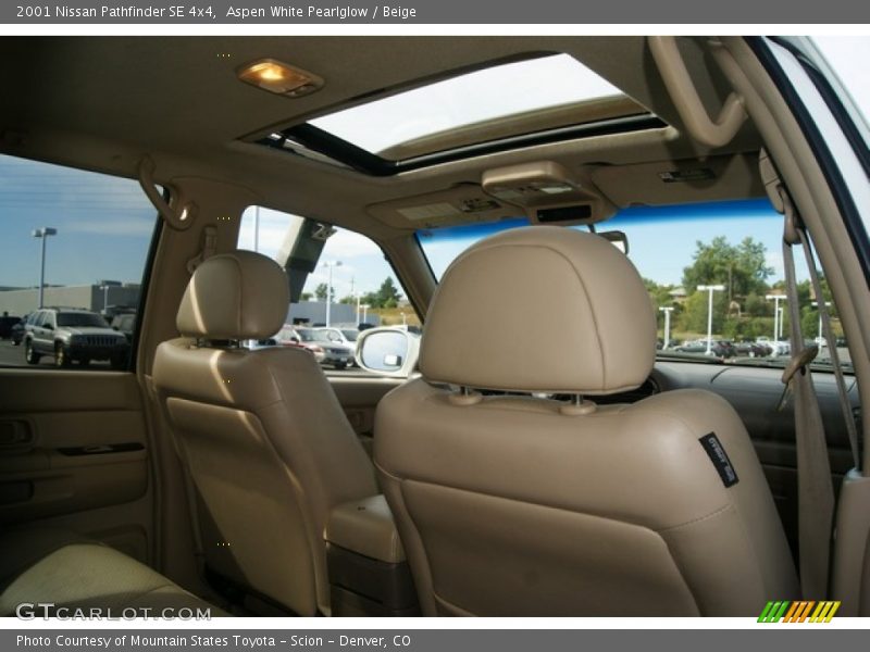 Aspen White Pearlglow / Beige 2001 Nissan Pathfinder SE 4x4