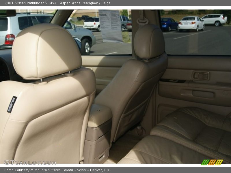 Aspen White Pearlglow / Beige 2001 Nissan Pathfinder SE 4x4